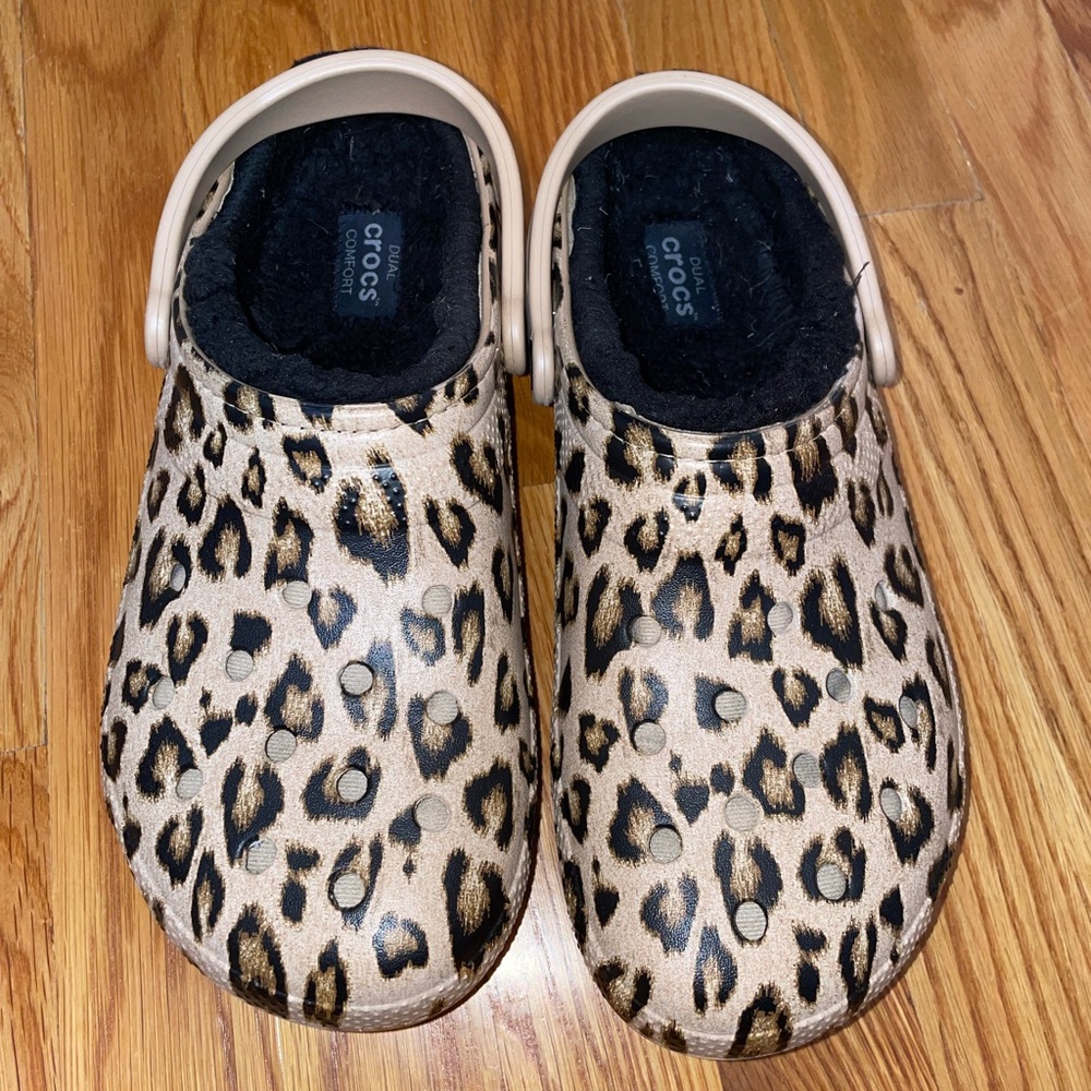 Fuzzy dual comfort cheeta crocs